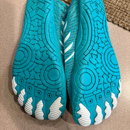 Breathable athletic shoes