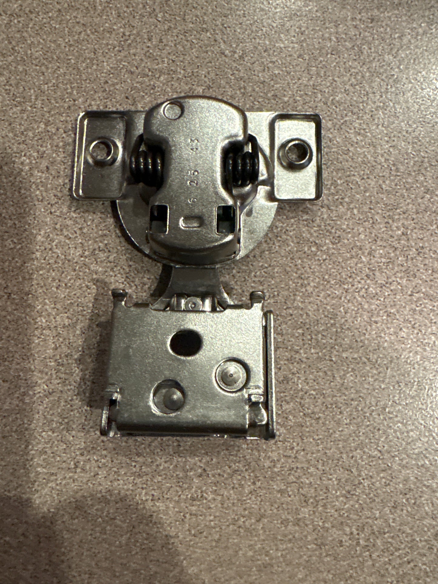 Soft closing cabinet hinge