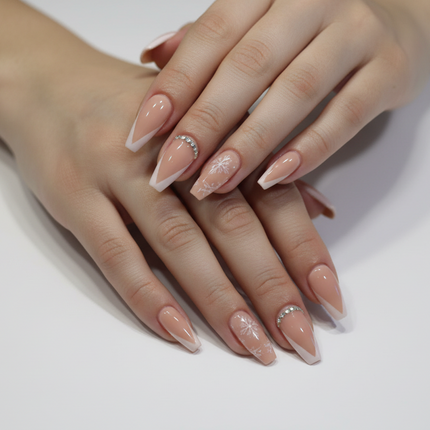 White snowflakes press on nails
